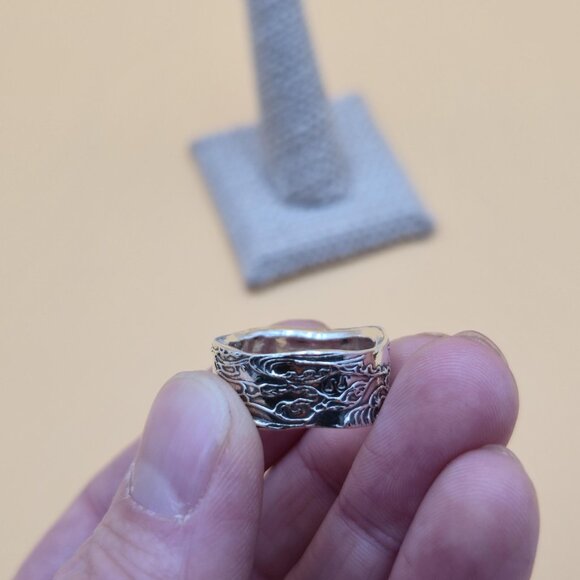 Size 9 Sterling Silver Single Unique Landscape Design Band Ring A5193 - Picture 5 of 9